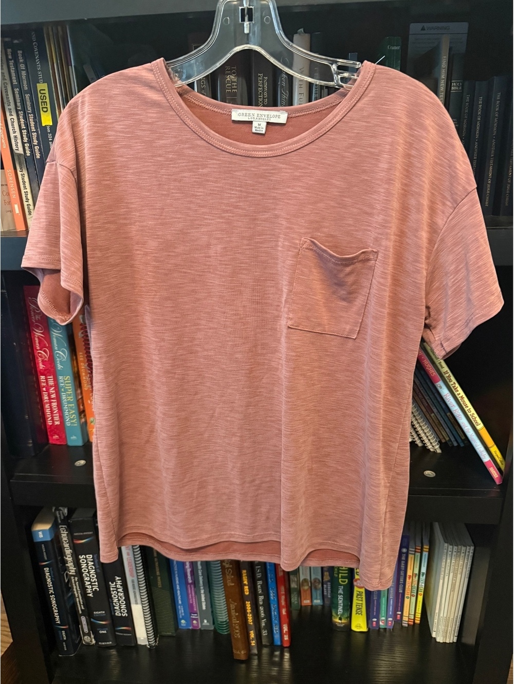 Green Envelope Los Angeles Women's Medium Dusty Rose Short Sleeve Pocket T-Shirt